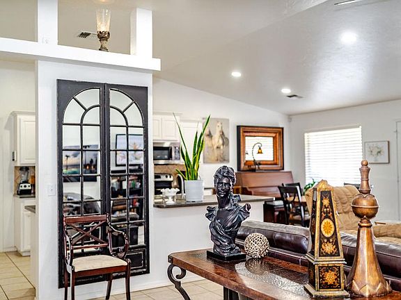 5th image of 112 Hunter Hill Dr