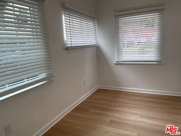 305 S Norton Ave #307-1/2 — Photo 13