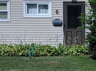 6 Great Oak Rd, Levittown, PA 19057