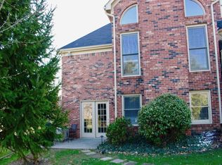 11201 Oakhurst Rd, Louisville, KY 40245