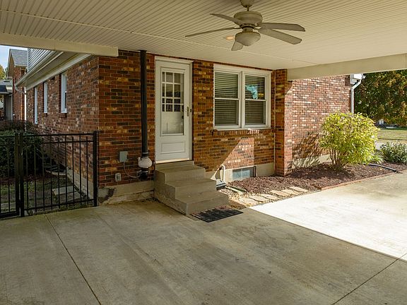 3rd image of 9903 Welshpool Ct