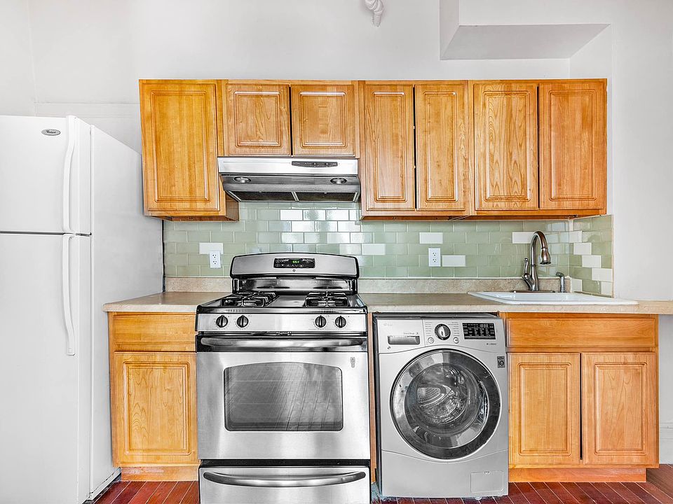 2nd image of 296 Manhattan Ave APT 2R