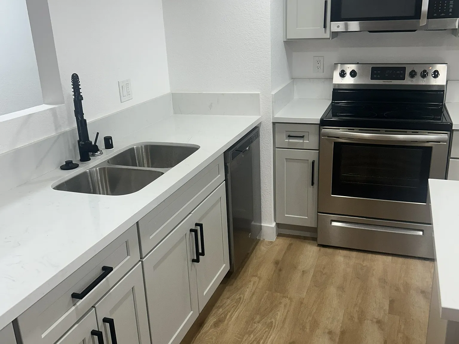 2 bed, 1015 sqft, $1,600 — Photo 2