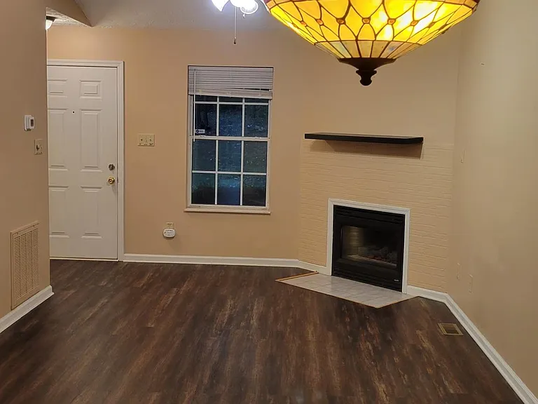 706 Shadywood Ln — Photo 9