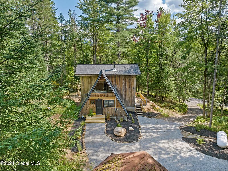 3rd image of 149 Lakeview Drive