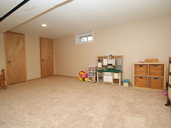 3rd image of 1084 Livingston Ave