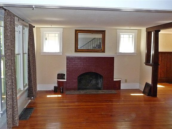 5th image of 4316 Yakima Ave