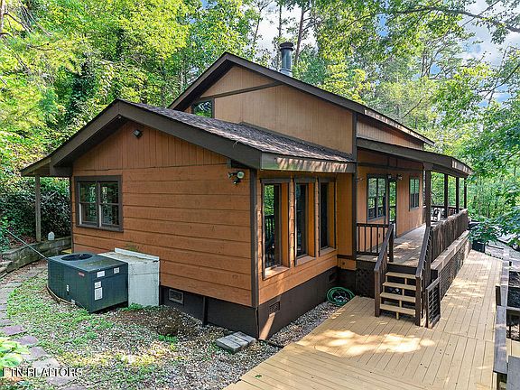 3rd image of 2817 Mountain View Cir