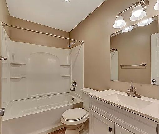 5th image of 3709 Clover Cir