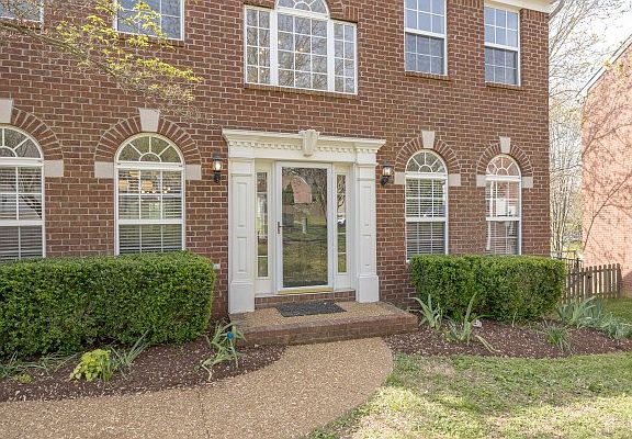 3rd image of 808 Glenavon Ct
