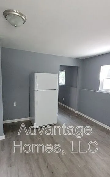 700 N 70th St — Photo 9
