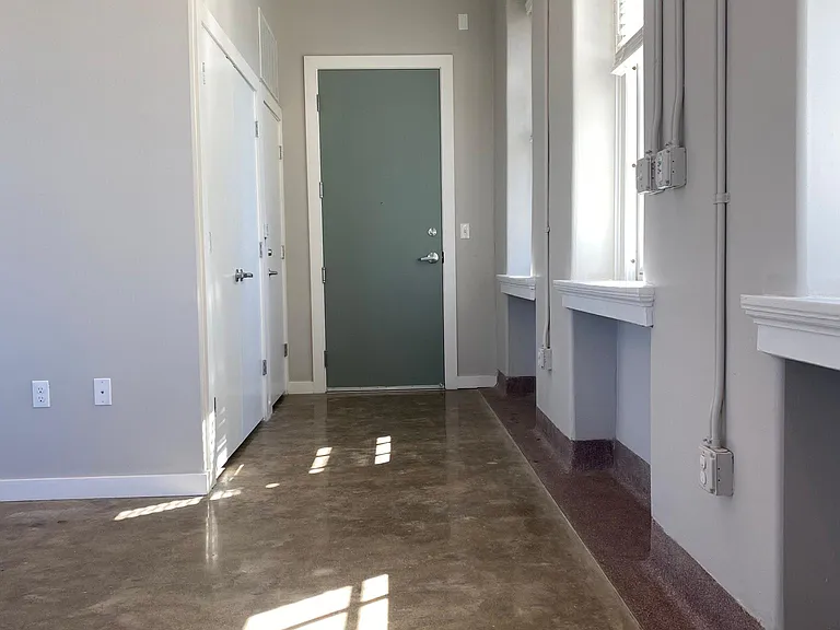 The Marine Residence — Photo 14