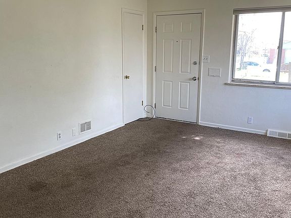 3rd image of 1279 S Hooker St