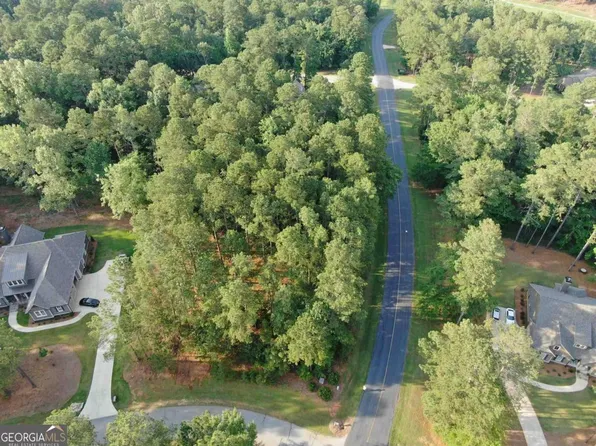 1320 Fairway Ridge Dr, Greensboro, GA 30642