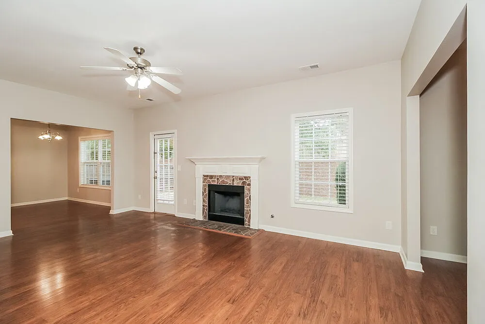3 bed, 2.5 bath, 2174 sqft, $2,990 — Photo 4