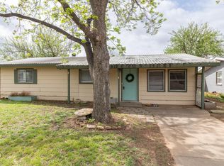 104 E Garden Dr, Iowa Park, TX 76367