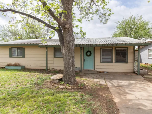 104 E Garden Dr, Iowa Park, TX 76367