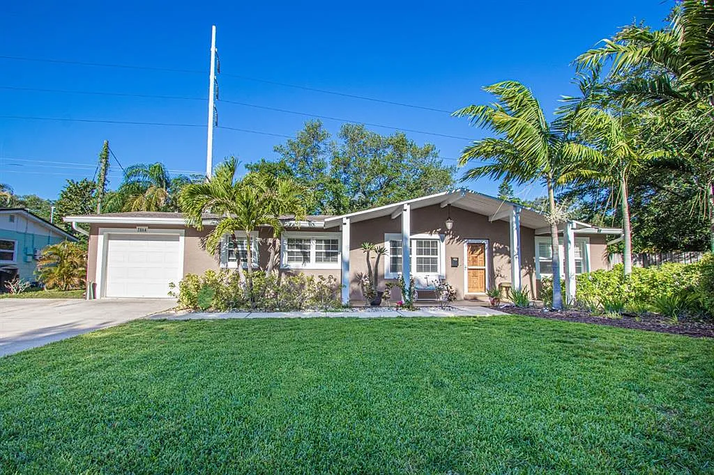 4 bed, 2.0 bath, 1645 sqft, $3,895 — Photo 1