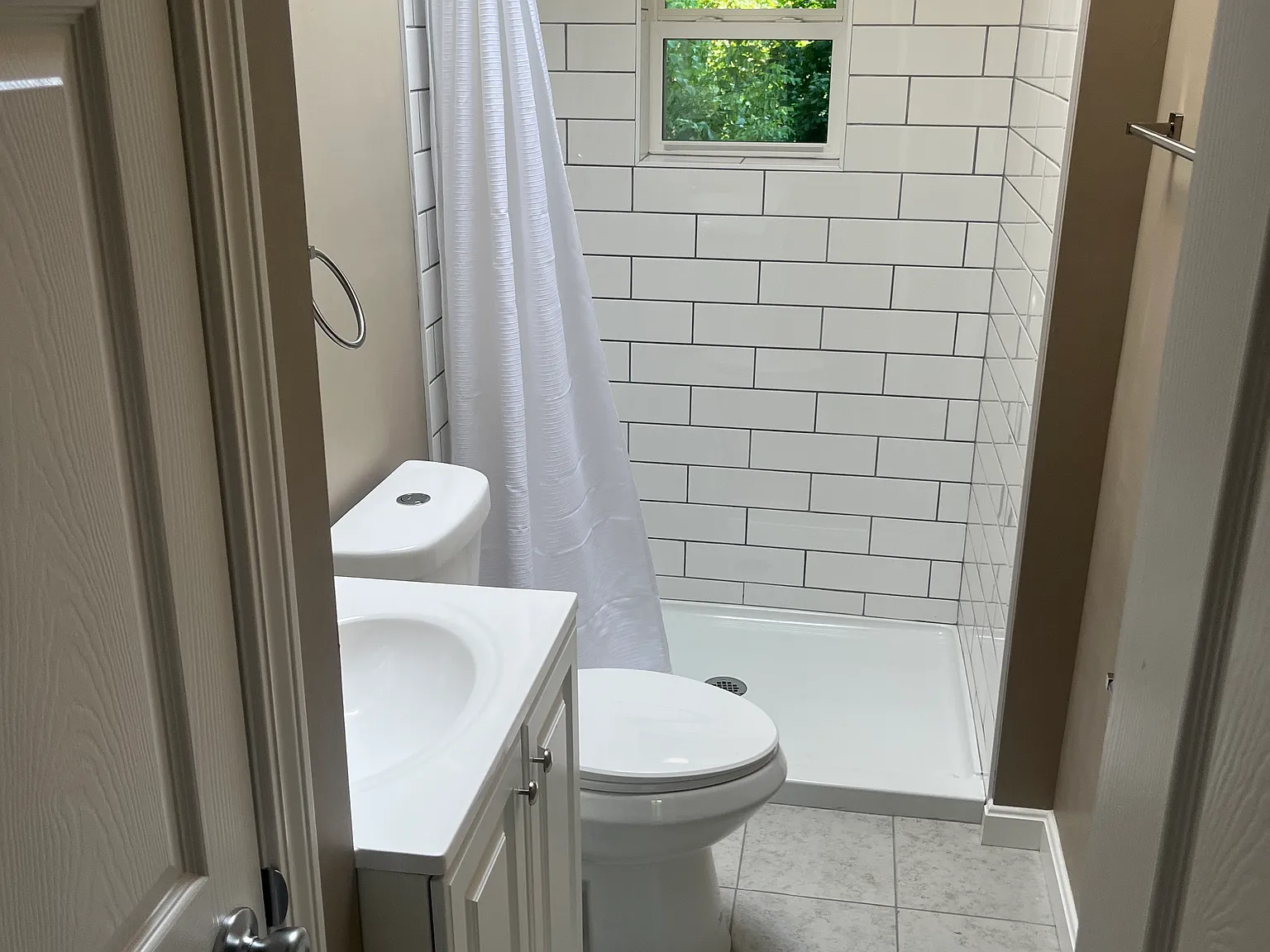 3 bed, 928 sqft, $2,100 — Photo 4