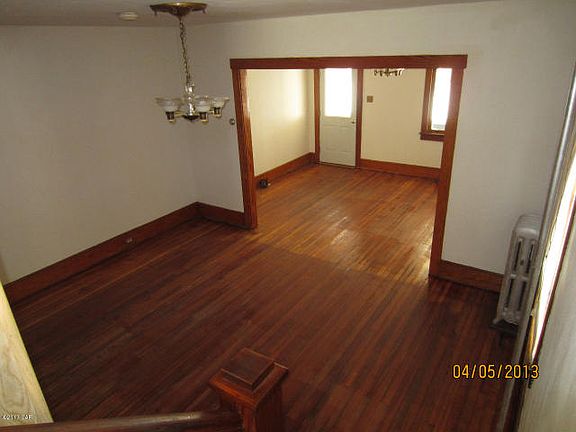 300 SQ FT OF LR DR