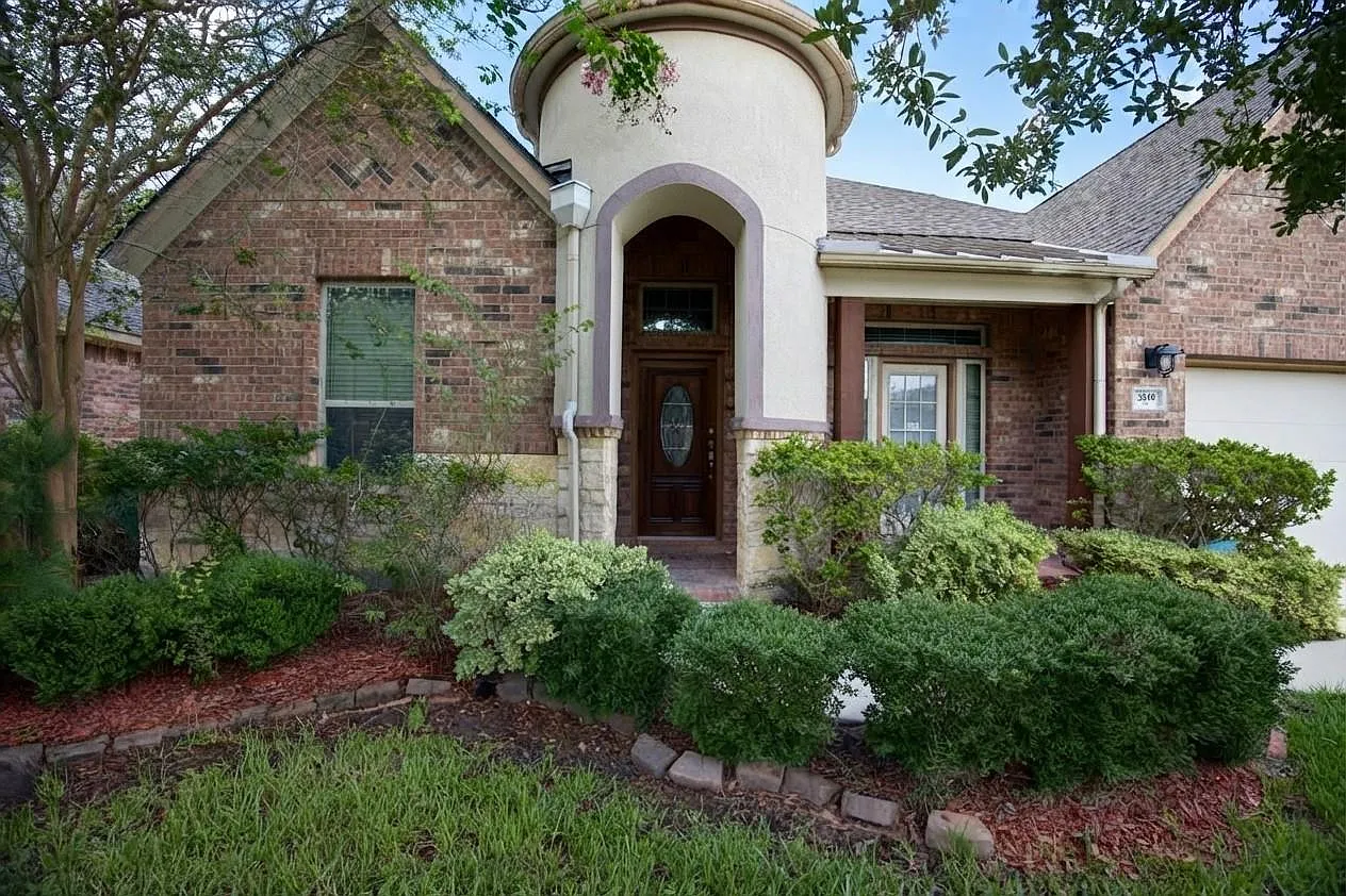 4 bed, 3.5 bath, 2804 sqft, $2,800 — Photo 2