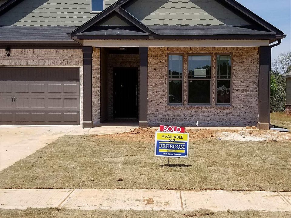 1st image of 574 Carleton Pl