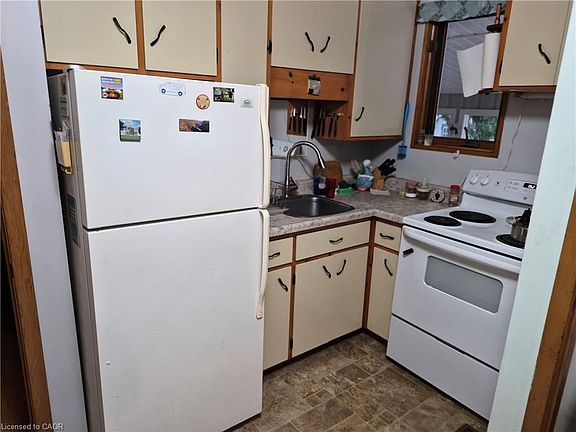 4th image of 26 Meadowlark Rd