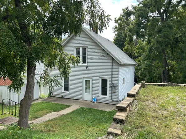 579 W 3rd St, Dubuque, IA 52001