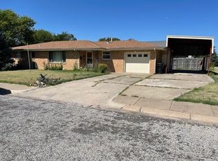 225 N 12th St, Wakeeney, KS 67672