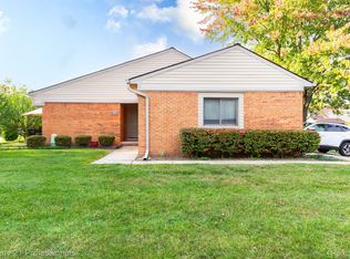 3884 Old Creek Rd, Troy, MI 48084