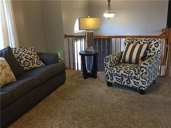 5th image of 412 Joseph Ln