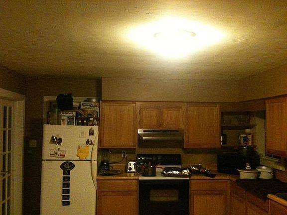 3rd image of 826 Melvin Dr