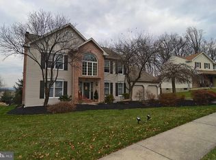 2711 Beacon Dr, Sinking Spring, PA 19608