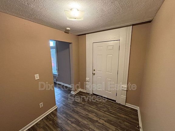 5th image of 108 N 10th St APT 1