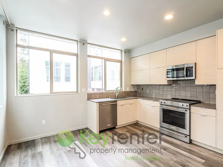 5259 Fauntleroy Way SW — Photo 42