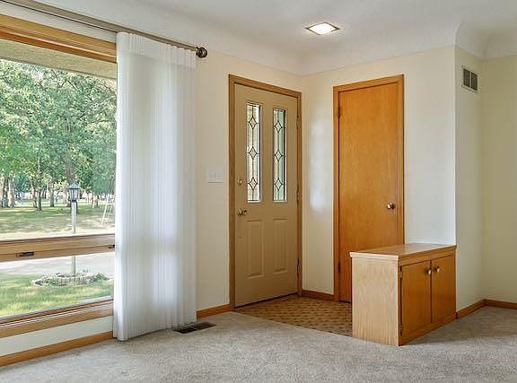 4th image of 215 8th St S
