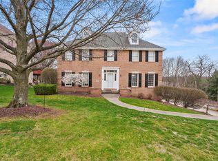 2305 Meadow Vue Dr, Coraopolis, PA 15108