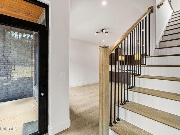 5th image of 849 Vera Valley Way