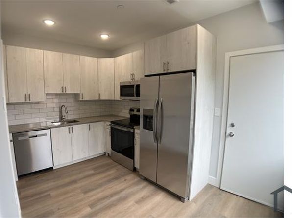 3221 N 13th St APT D