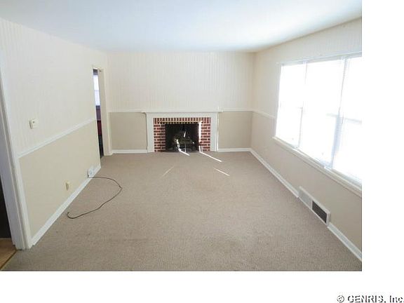 2nd image of 225 Charlotte St