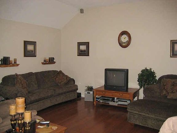 4th image of 1031 Oakbrook Dr