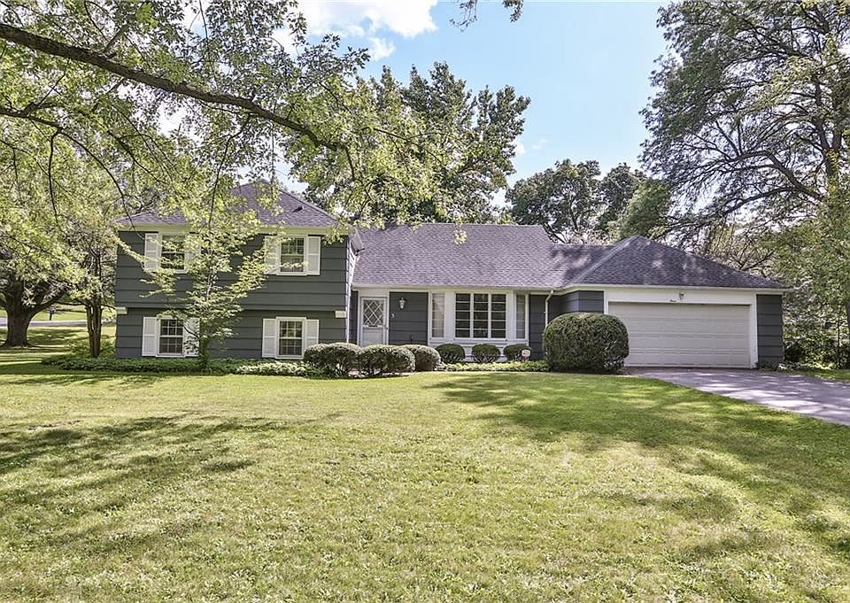 1st image of 3 Cricket Hill Dr