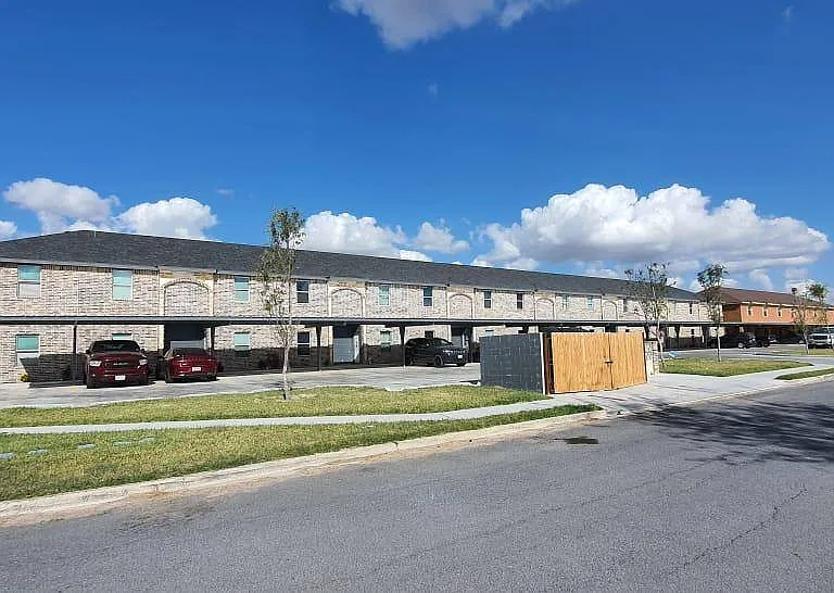 1400 Hummingbird Ct #10 — Photo 1