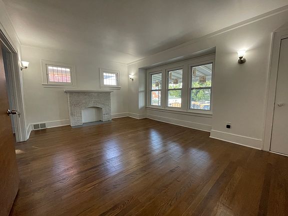 3rd image of 2492 Glendale St