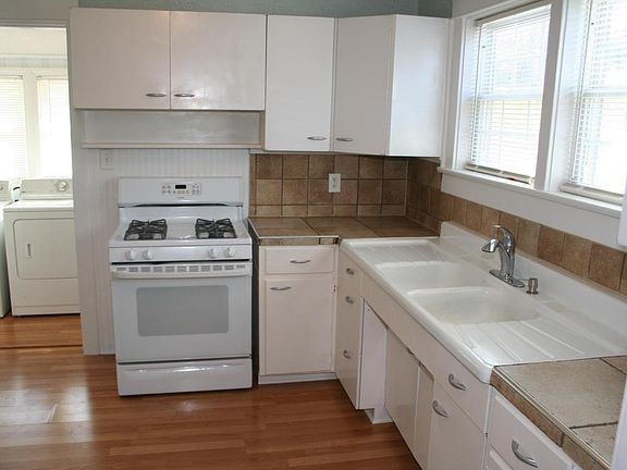 2nd image of 320 E Columbia Ave