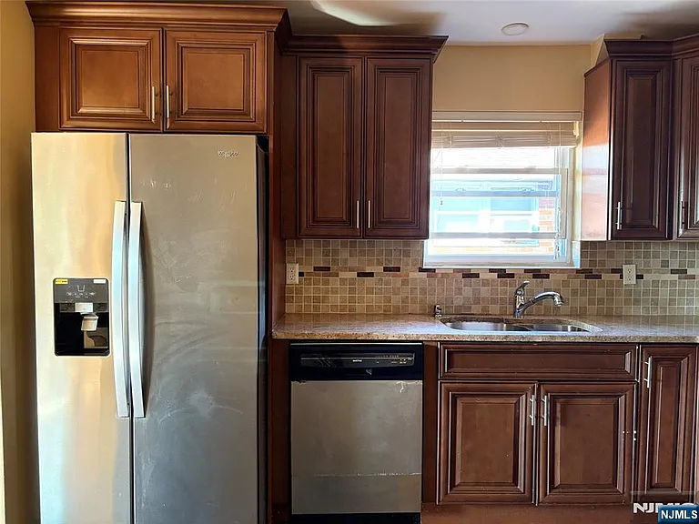 458 Lawn Ave #2 — Photo 6