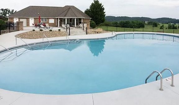 3rd image of 9048 Paradise View Dr