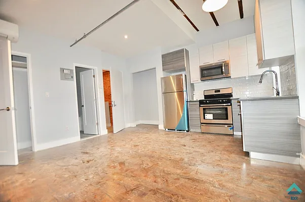 Rented by EXR | media 45