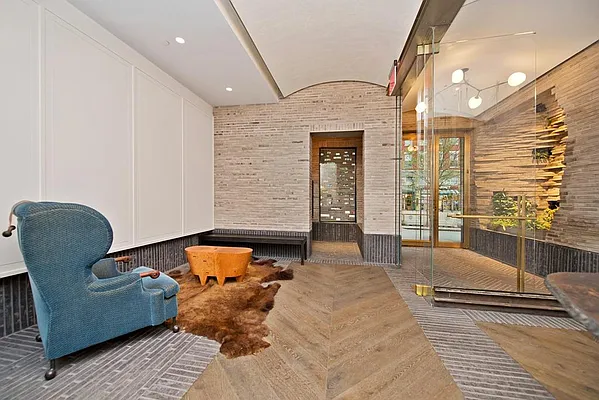 Sold by Compass | media 18
