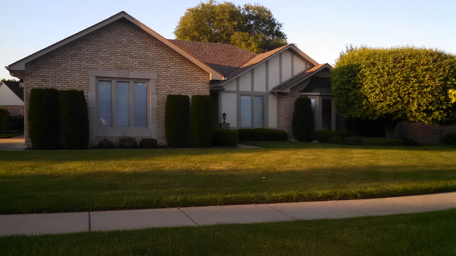 43015 Hillcrest Dr photo 1